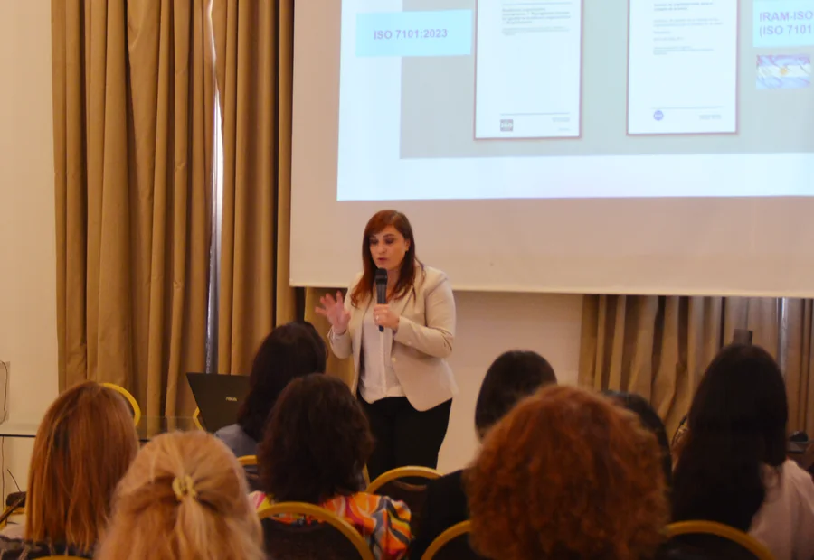 Presentación de la norma IRAM-ISO 7101 ante equipos directivos y profesionales de salud